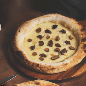 Pizza Al Tartuffo (Black Truffle) พิซซ่าอัลทาร์ทัฟโฟ (ทรัฟเฟิลดำ)